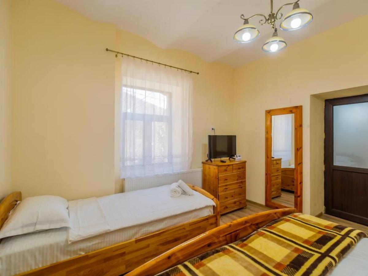 Apartment Carol Private Yard With Barbeque And Parking Sinaia Exterior photo
